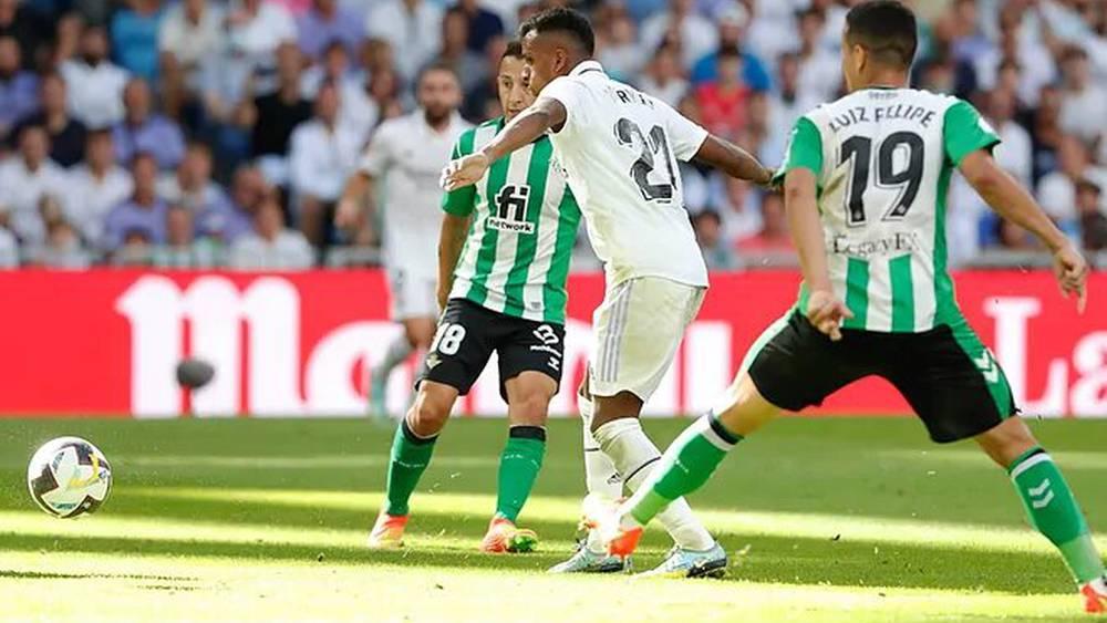 Le Real Madrid poursuit sa série de victoires et s’impose face au Real Betis (2-1)