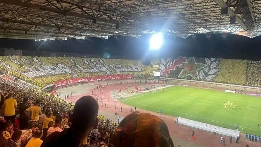 "فاطال تايغرز" ترفع تيفو "صحراؤنا وطننا" في مواجهة المغرب الفاسي والمغرب التطواني