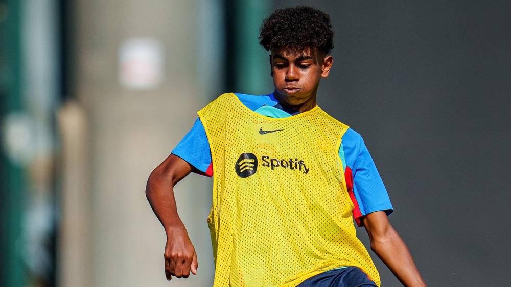 "لامين يامال" (15 سنة).. لاعب "واعد" ذو أصول مغربية يستدعيه تشافي للتدرب مع الفريق الأول لبرشلونة