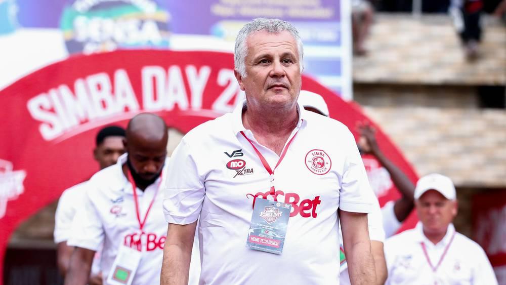 بعد شهرين من تعيينه.. سيمبا التنزاني ينفصل رسميًا عن المدرب الصربي زوران مانولوفيتش