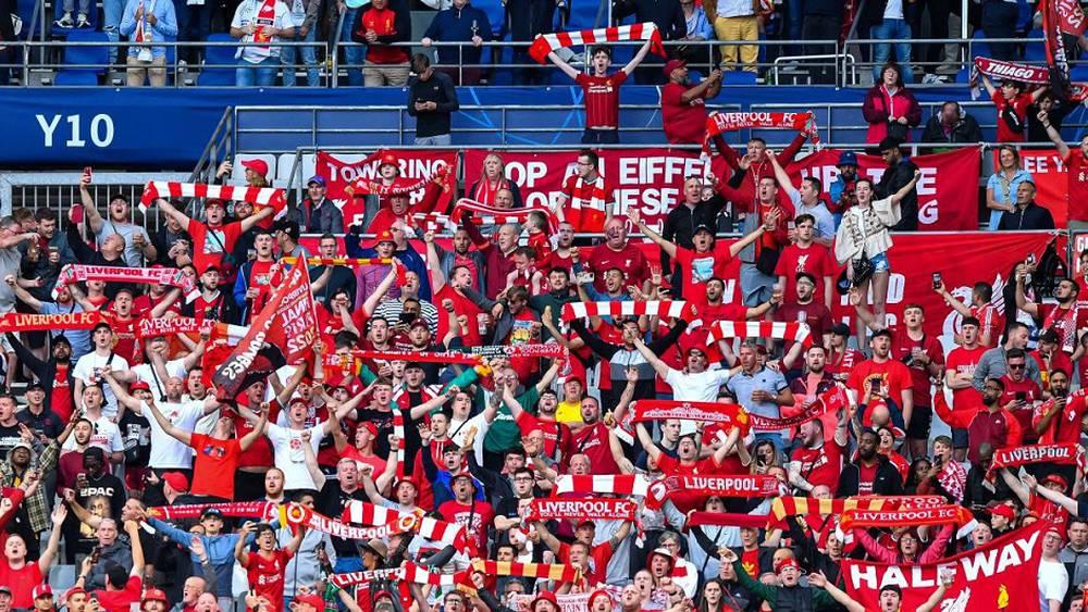 ليفربول يحذر جماهيره: "لا تمشوا وحدكم في شوارع نابولي.. قد يتم استهدافكم بالسرقة أو الاعتداء"