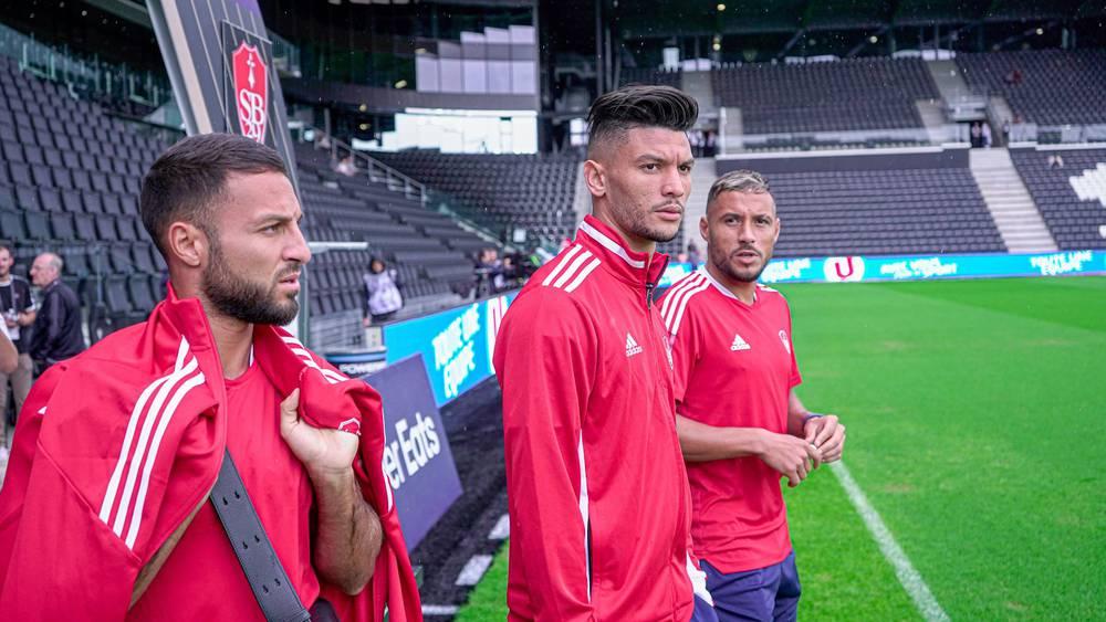 "ليغ 1"/ أشرف داري احتياطي في مباراة اليوم ضد باريس سان جيرمان