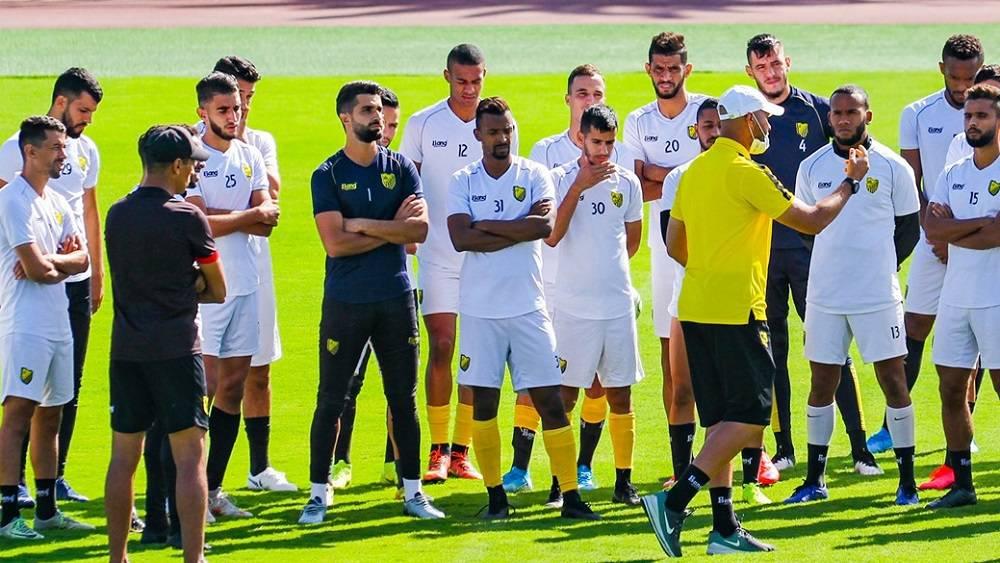 المغرب الفاسي يخوض مباراة أولمبيك آسفي غدا في البطولة الاحترافية بـ10 لاعبين فقط وحارسيْ مرمى!