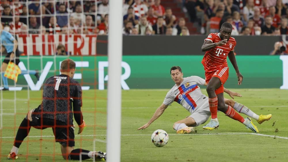 نوير: "ليفاندوفسكي أدّى مباراة جيدة أمامنا والحظ لم يُحالفه في اللحظات الحاسمة"