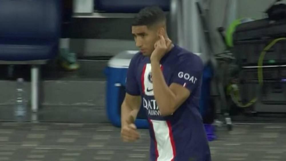 حكيمي يرد بطريقته الخاصة على صافرات الاستهجان التي أطلقتها جماهير مكابي حيفا