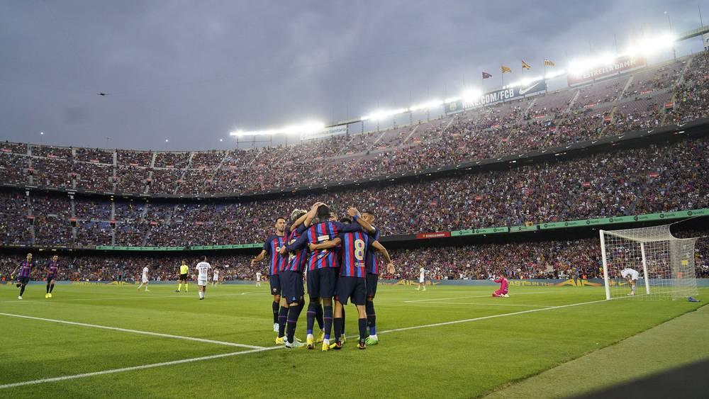 للتعامل مع الحالات "الطارئة" في المدرجات.. برشلونة يؤكد تواجد أزيد من 100 أخصائي طبي في ملعب "سبوتيفاي كامب نو"