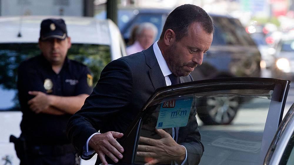 رئيس برشلونة السابق "ساندرو روسيل" يحصل على البراءة من تهمة "الاحتيال الضريبي"