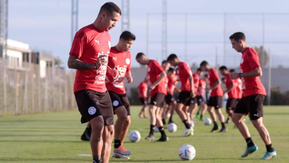 منتخب الباراغواي يُجري أول حصة تدريبية بإشبيلية تأهبًا لمواجهة المنتخب المغربي