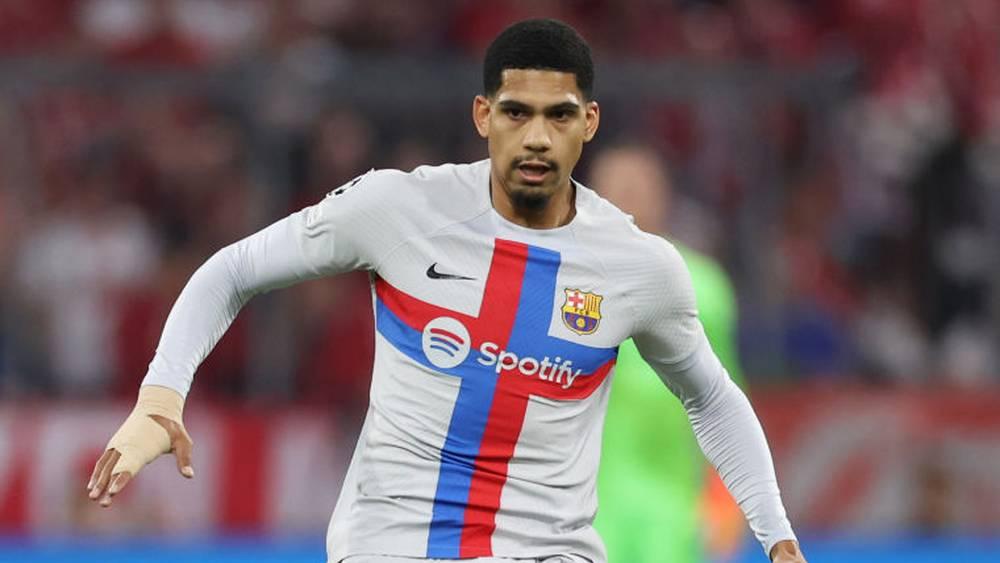 الأطباء ينصحون رونالد أراوخو بتفويت كأس العالم من أجل الخضوع لعملية جراحية