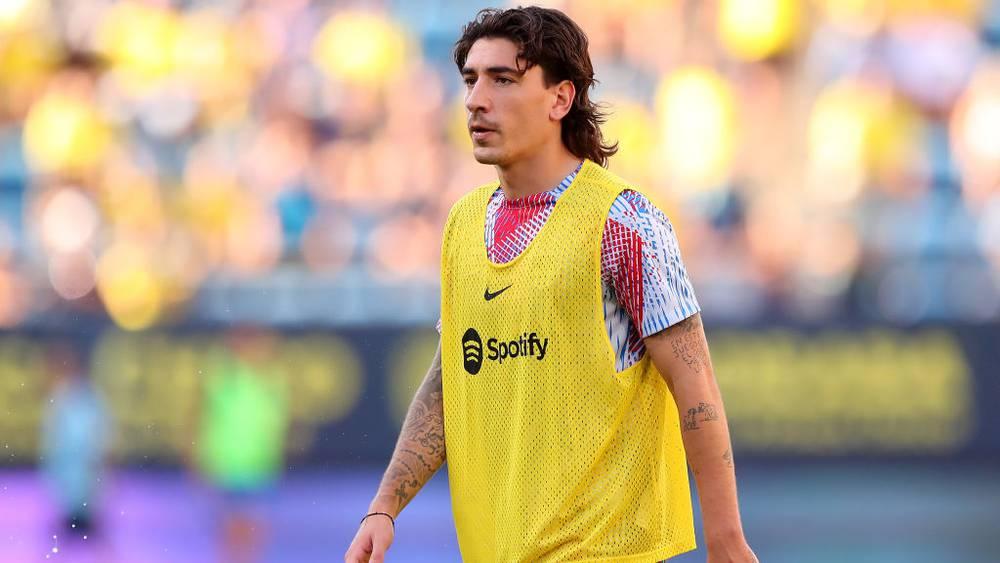 تزامنًا مع إصابة أراوخو وكوندي.. بيليرين يُغادر تدريبات برشلونة "مصابًا"