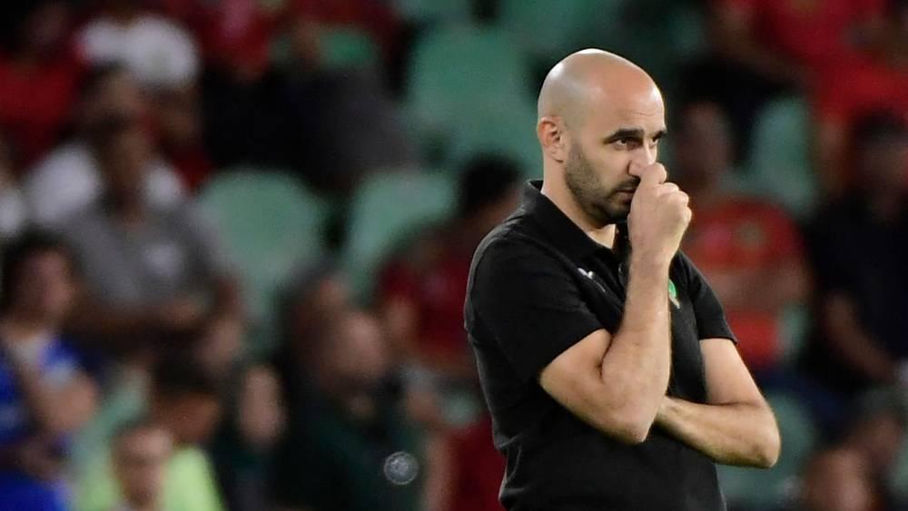 الركراكي: "غَادِي نْفكّرو فحمد الله والعربي وتا فشي مُهاجم من البطولة الاحترافية وأنا اللي كانتحمّْل مسؤولية أي قرار فهاد الموضوع"