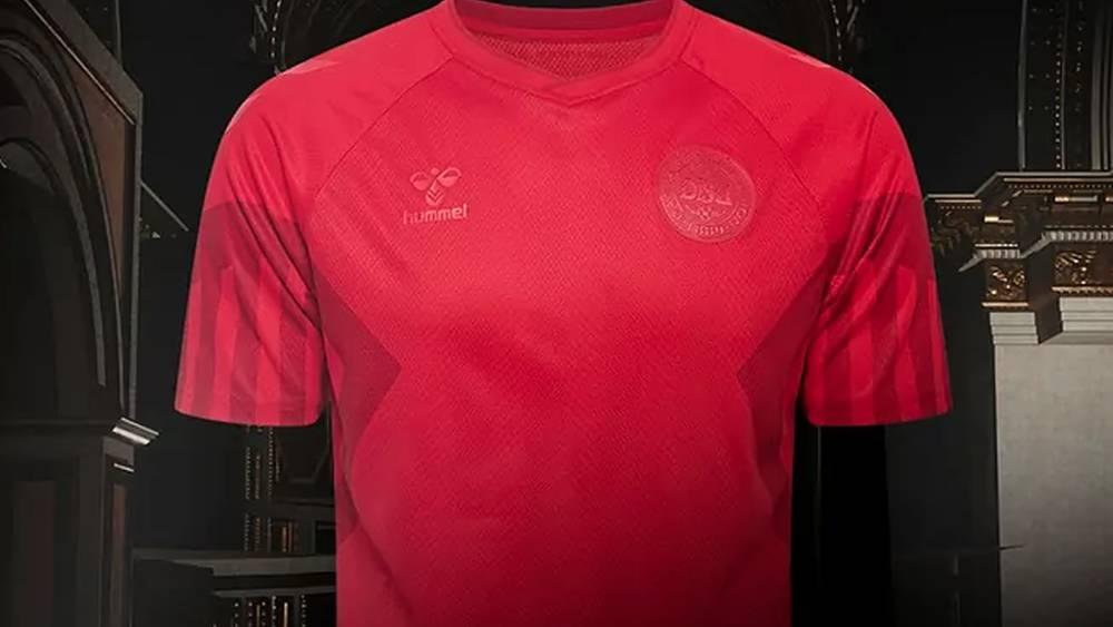 منتخب الدنمارك يرتدي قميصًا في المونديال تم تصميمه خصيصًا للاعتراض على دولة قطر