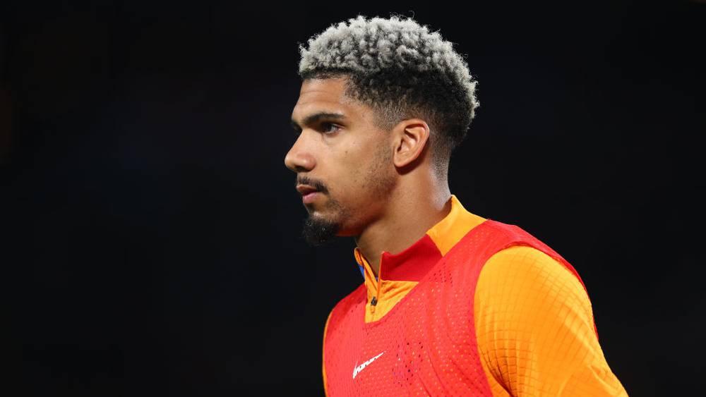 رونالد أراوخو يخضع بنجاح لعملية جراحية ويغيب 3 أشهر عن الملاعب