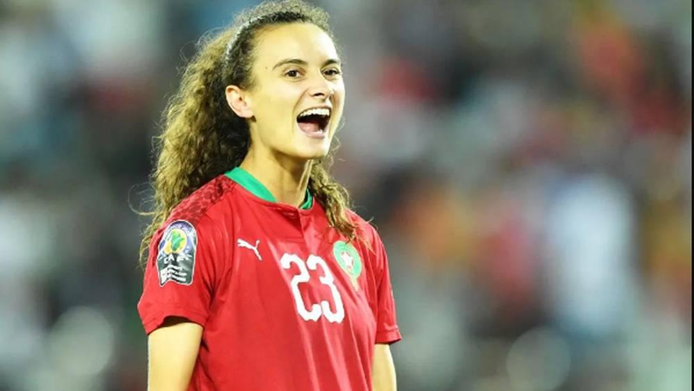 روزيلا عيان: "والدي هو من عرّفَنِي على كرة القدم المغربية واهتمام الجامعة بالمنتخب النسوي جعلني أختار تمثيل بلدي عوض إنجلترا"