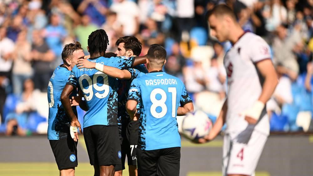 الدوري الإيطالي/ نابولي يتربع على الصدارة بعد الفوز على تورينو (3-1)