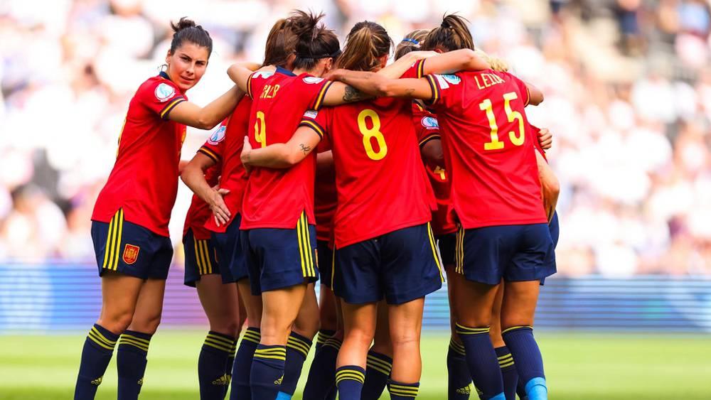 مدرب منتخب إسبانيا للسيدات يتحدى 15 لاعبة بعد مطالبتهن بإقالته ويستبعدهن عن وديتي السويد وأمريكا استعدادا لـ"مونديال 2023"