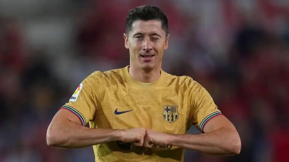 ليفاندوفسكي يقود برشلونة لتحقيق فوزه السادس تواليًا في الليغا على حساب مايوركا (0-1)