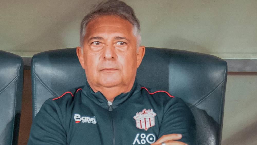 باكيتا: "الخصوم التي نواجهها لا تخرج للعب الكرة ضدنا وأنا حزين لعدم انتصارنا في ملعبنا أمام مولودية وجدة"