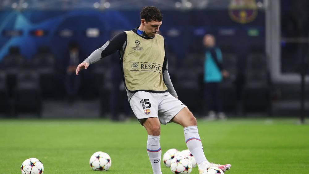 مُدافع برشلونة "كريستنسين" مرشح للغياب عن الكلاسيكو بعد إصابته ضد الإنتر