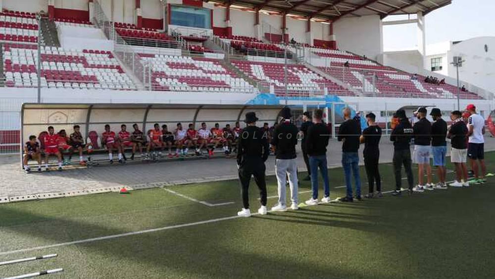 فصيل "الريد بيراتس" المساند للجمعية السلاوية  يحفز لاعبي الفريق قبل مباراتهم أمام الاتحاد الإسلامي الوجدي