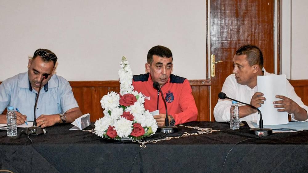 المكتب المديري لأولمبيك آسفي يعقد لقاء تواصليا مع منخرطي النادي