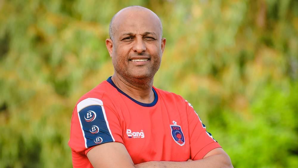 طارق مصطفى: "هدف أولمبيك آسفي البقاء في صدارة البطولة وبعدها التفكير في الحصول على اللقب"