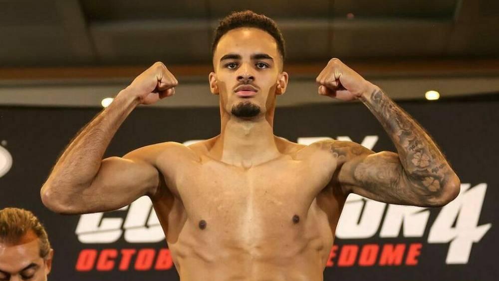 غلوري/ المغربي تيجاني بزتاتي يُتوج بطلًا لفئة الوزن الخفيف للمرة الثالثة بفوزه على البلغاري كوبريفلينسكي