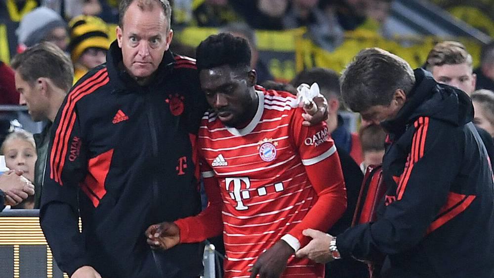 الكندي ألفونسو ديفيس ينقل للمستشفى بعد إصابته في مباراة بايرن ودورتموند واشتباه في تعرضه لارتجاج في المخ