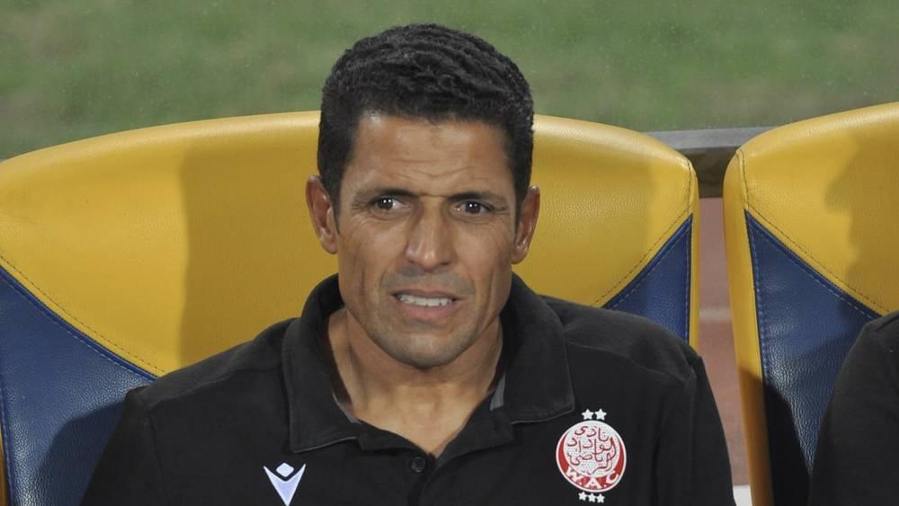 عموتة: "لم تكن لدينا نية الرجوع للوراء.. إشراك مدافع في الدقائق الأخيرة كان كرد على تكتيك مدرب الرجاء"