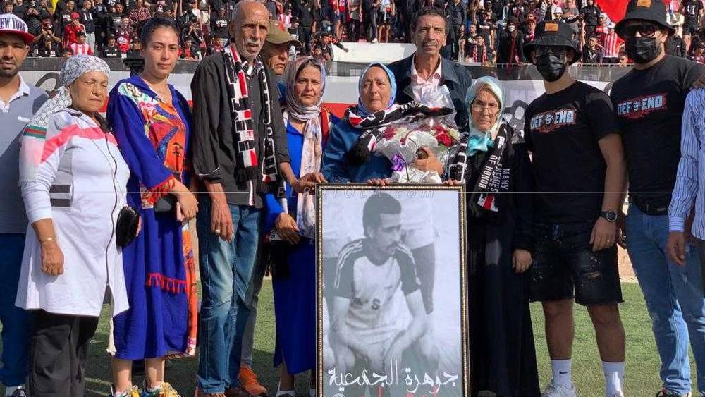 فصيل "القراصنة الحمر" المساند للجمعية السلاوية يكرم نجم الفريق الراحل محمد بنموينة الملقب بـ"السي" بحضور عائلته