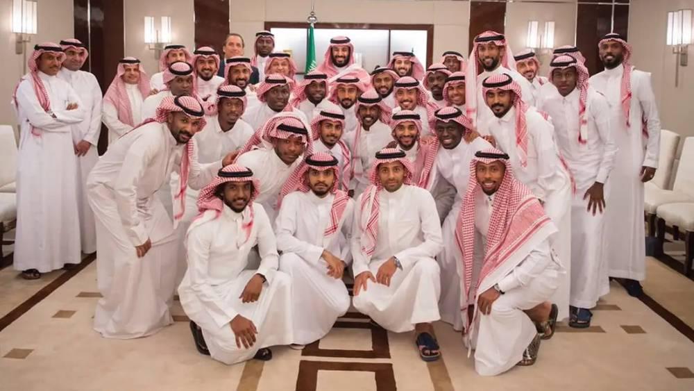 محمد بن سلمان يستقبل لاعبي المنتخب السعودي: "لا أحد يتوقع فوزكم أو تعادلكم وأنا أدعوكم للاستمتاع بكأس العالم بدون ضغوط"