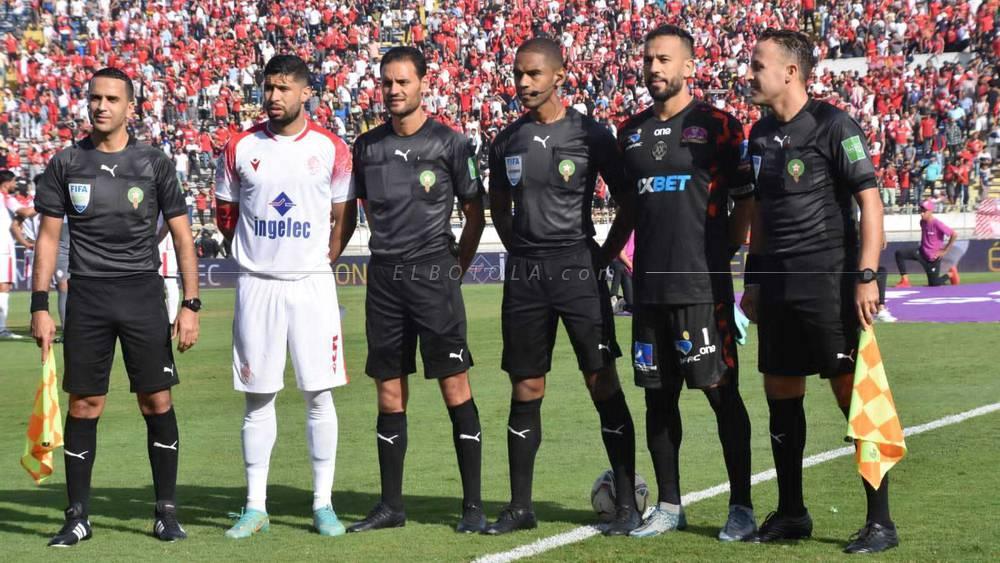 الرجاء يطالب رسميا بحكام أجانب وبإبعاد الكزاز وجيد عن إدارة مبارياته مُلوّحاً بورقة "التظلم لدى الفيفا"