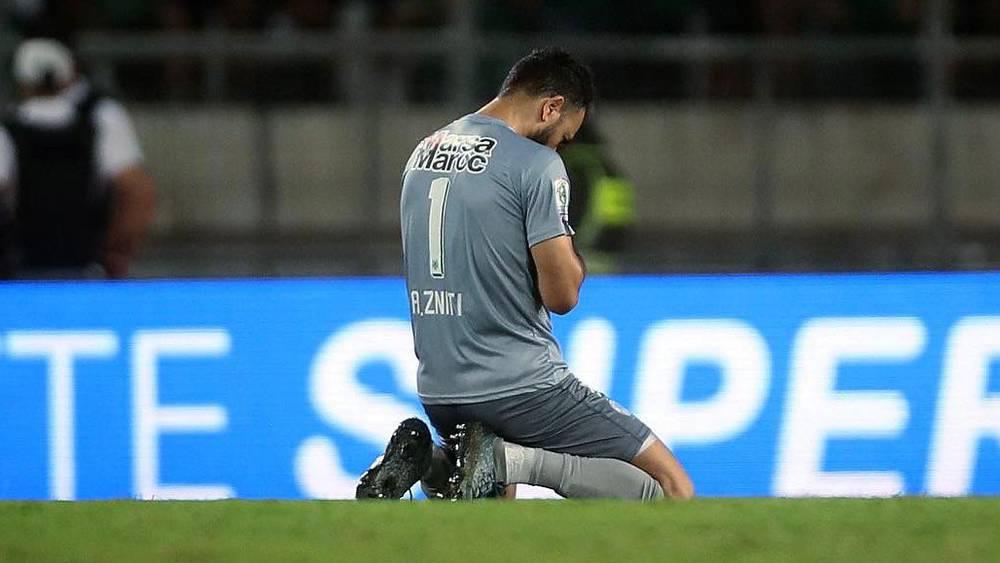 الطاقم التقني للرجاء يستدعي حارس فئة الأمل في آخر لحظة لتعويض غياب أنس الزنيتي عن مباراة الفتح