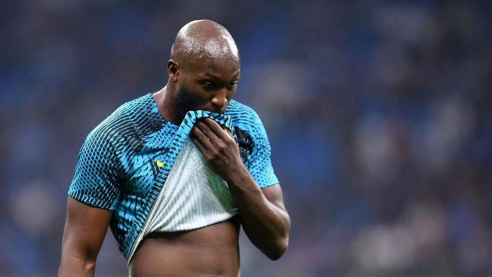 الإنتر يُعلن إصابة لوكاكو في العضلة الضّامة مع إعادة تقييم وضعه الصحي بعد بضعة أيام