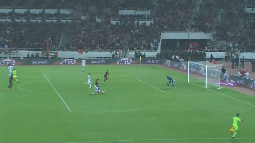 مديرية التحكيم: "مدافع الحسنية القلعي لعب الكرة واصطدمت برجل سليم قبل أن تصل للمهاجم وقرار الحكم باحتساب تسلل كان صحيحا"