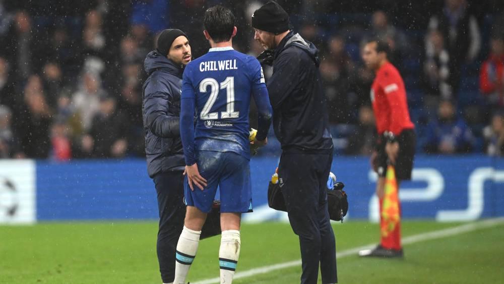 منتخب إنجلترا يتعرض لضربة بعد خروج "بين تشيلويل" من مباراة تشيلسي على عكازين