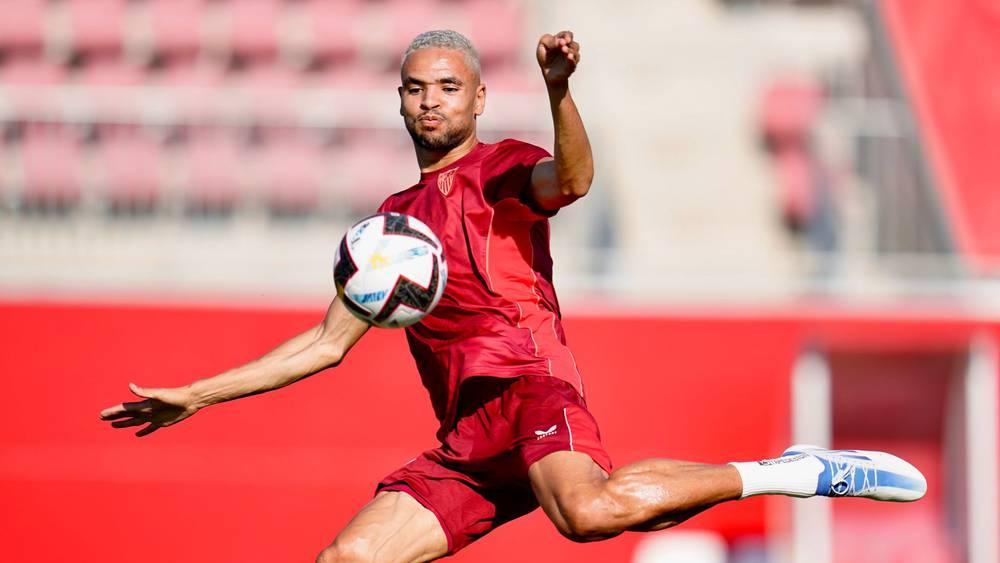 النصيري يعود إلى التداريب الجماعية لإشبيلية قبل "ديربي الأندلس"