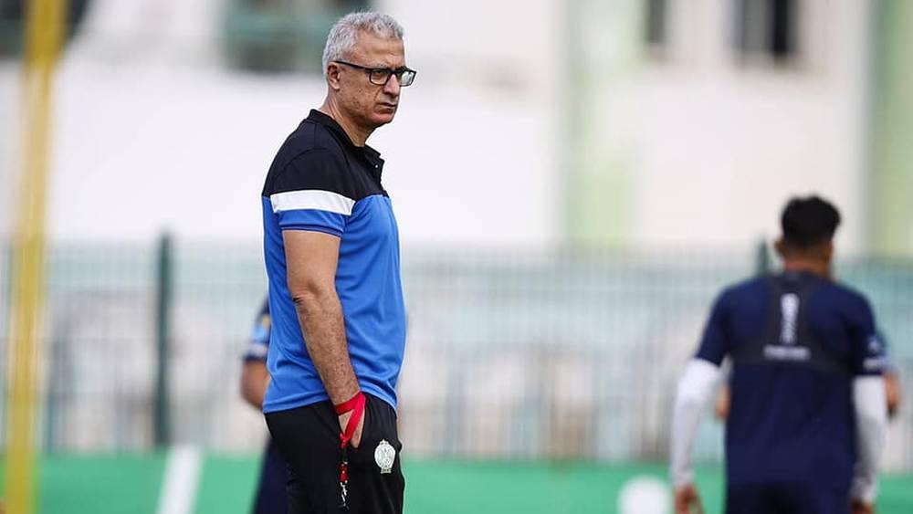 لكبيّر يمنح لاعبي الرجاء أسبوع راحة بعد توقف البطولة والفريق الأخضر يتجه لبرمجة معسكر مغلق في مراكش