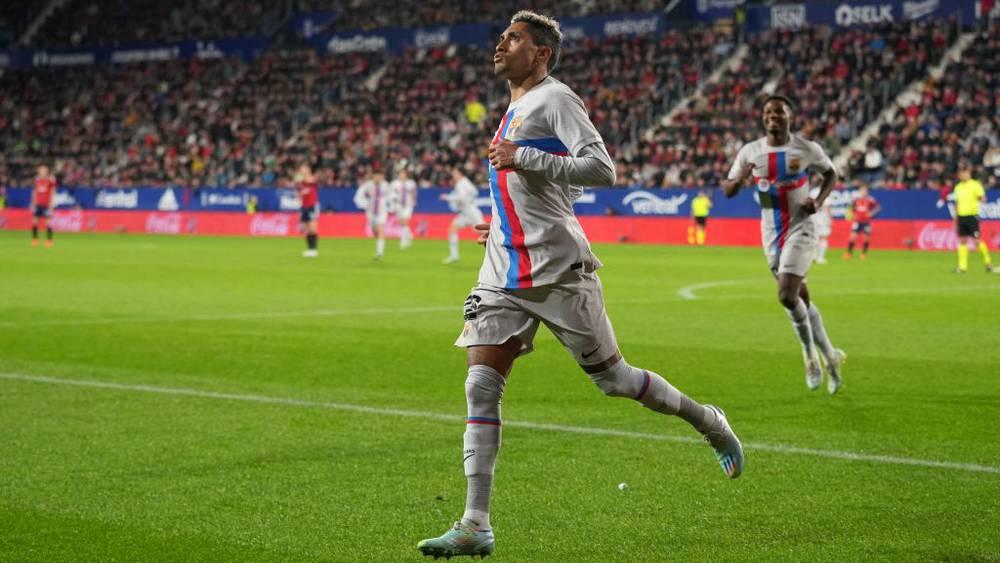 الدوري الإسباني/ برشلونة يُحقق "الصعب" ويُحدث "ريمونتادا" بعشرة لاعبين ضد أوساسونا في مباراة ظهر خلالها المغربي "شادي رياض"