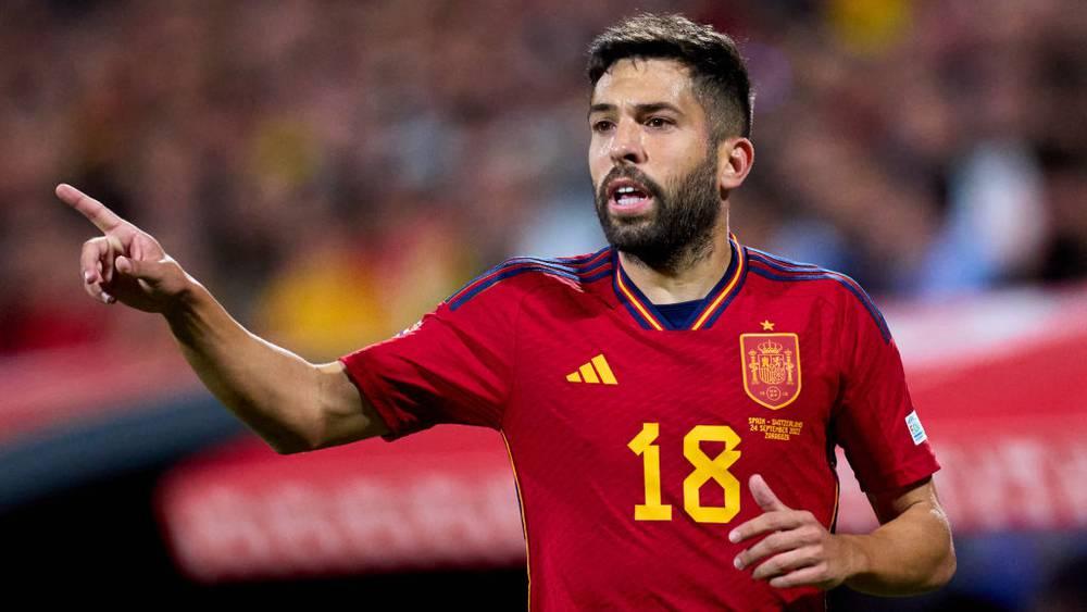 جوردي ألبا متجاهلاً تشافي: "لويس إنريكي الأفضل في العالم.. شخص مباشر يثق في لاعبيه"