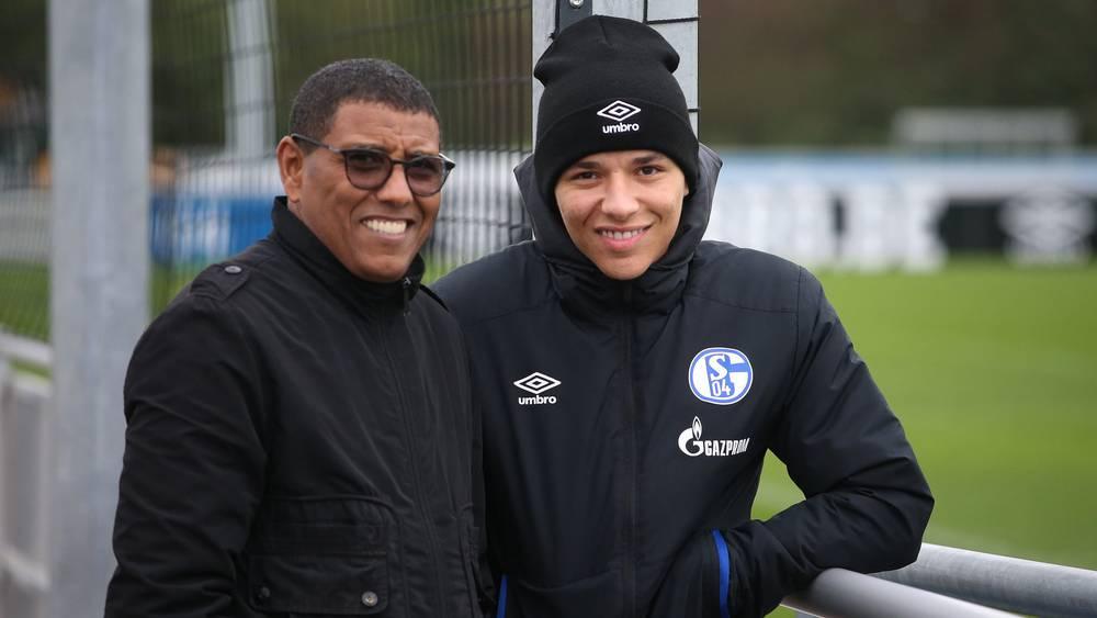 والده: "أمين حارث أُصيب في الرباط الداخلي.. إنه في حالة نفسية صعبة وألتمس من المغاربة الدُّعاء له"