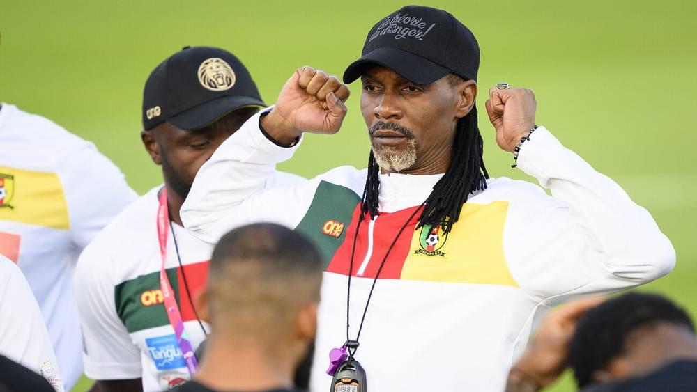 سونغ (مدرب الكاميرون): "كل العالم شاهد تلك المباراة أمام الجزائر ولن أهدر وقتي على هذه الأمور"