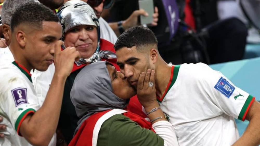 حضور عائلات لاعبي المنتخب المغربي بالمدرجات خلال الحصة التدريبية ليومه الإثنين