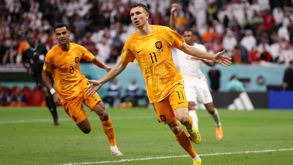 كأس العالم/ هولندا تهزم قطر (2-0) وتتأهل في صدارة المجموعة الأولى