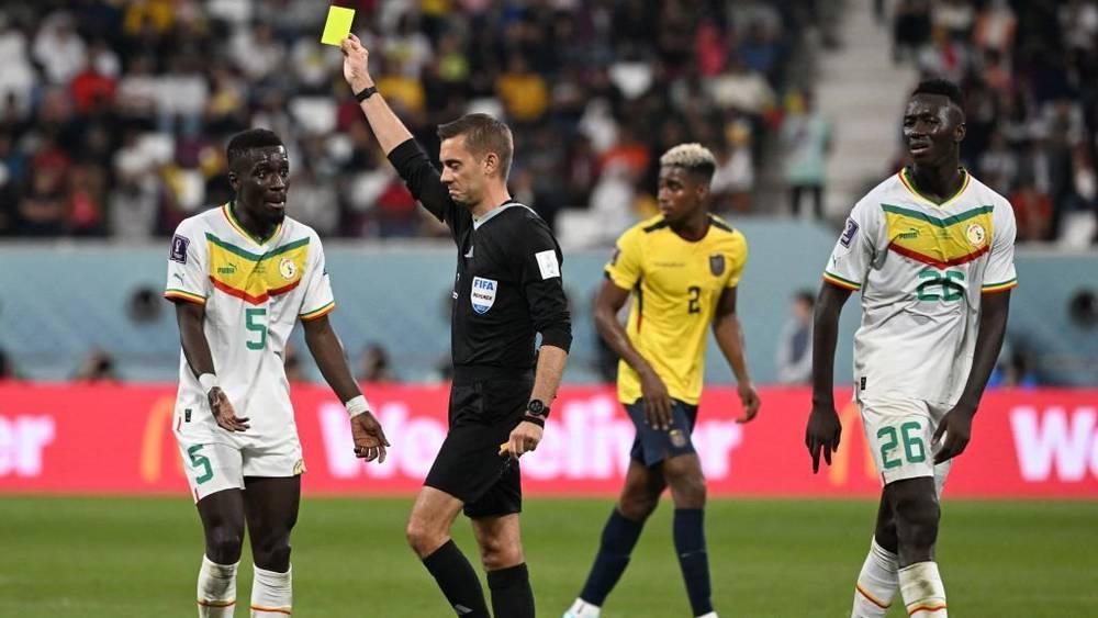 السنغال تخسر خدمات ادريسا غانا غي في ثمن نهائي المونديال بداعي الإيقاف