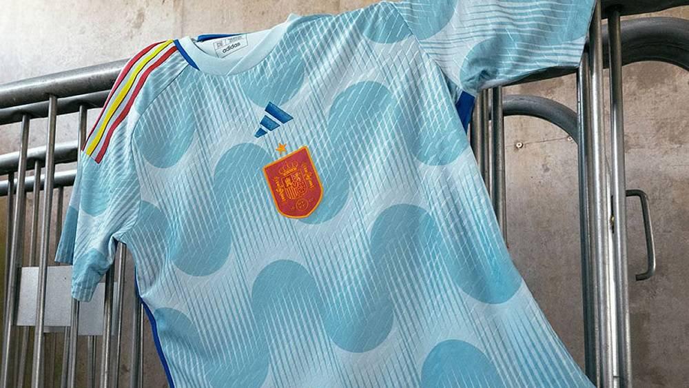 المنتخب الإسباني يخوض مباراة المغرب بالقميص الثاني لأول مرة في مونديال 2022