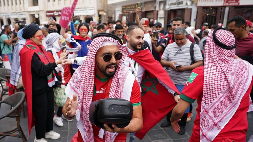 الجماهير تتوافد على ملعب "الثمامة" لمساندة "أسود الأطلس" أمام البرتغال