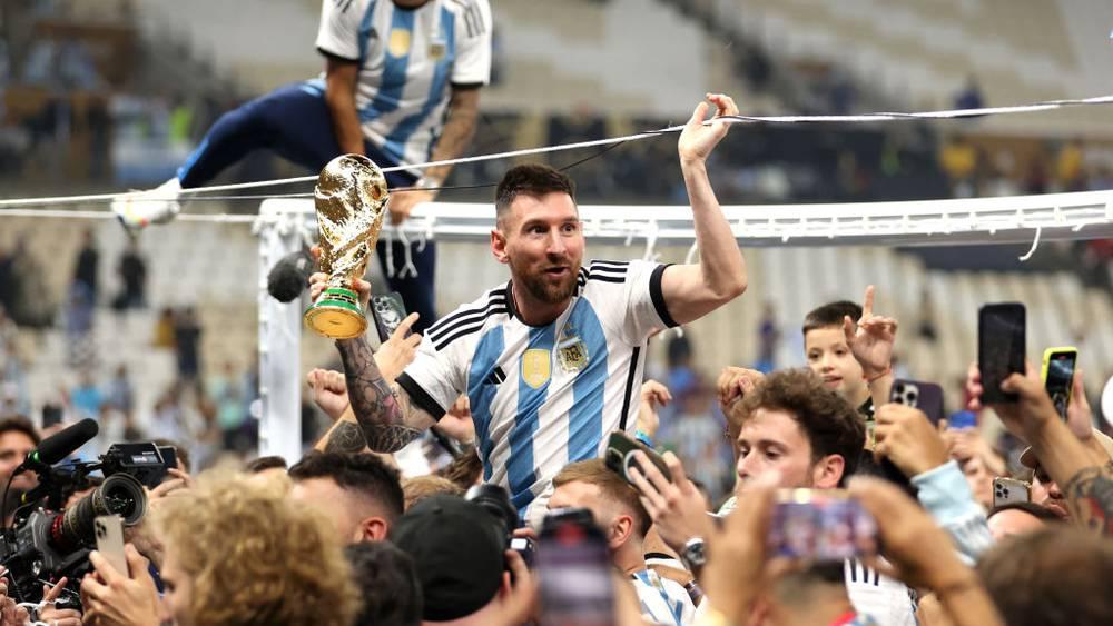 ميسي يُعلنها: "لن أعتزل دوليًا.. أريد مواصلة اللعب بقميص الأرجنتين كبطلٍ للعالم"