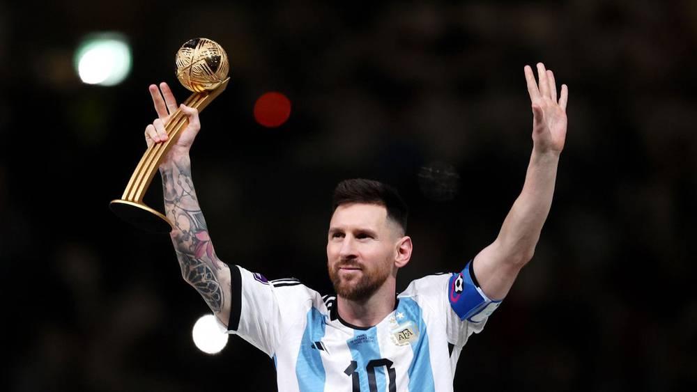 CdM - Lionel Messi dédie le trophée à Diego Maradona