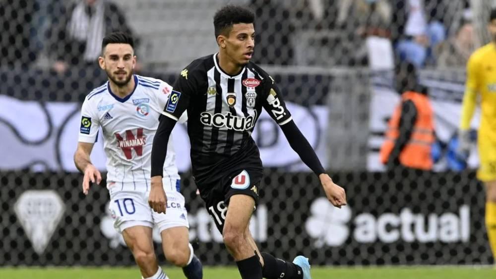 أوناحي: "ليست لدي بطولة مفضلة وإذا كان فريق لديه مشروع رياضي حقيقي فسأختار الذهاب إليه"